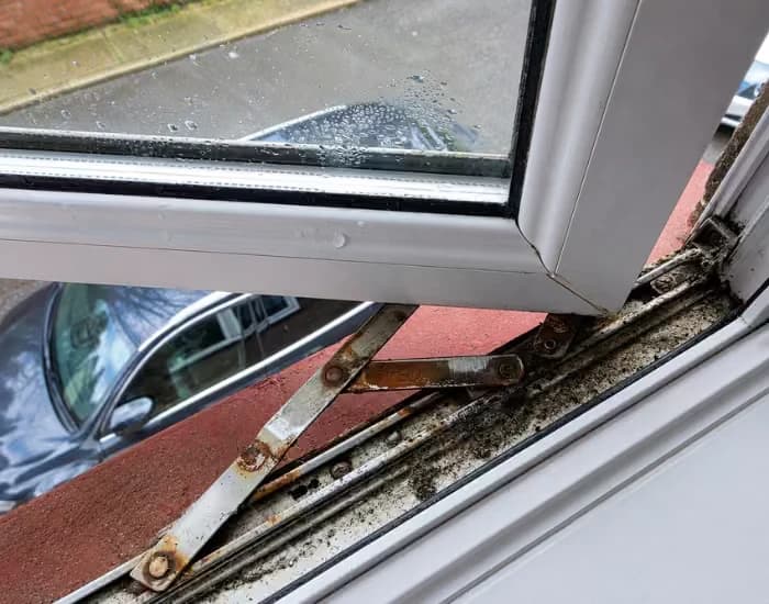 Shootbolt locking mechanism on a tall uPVC casement window