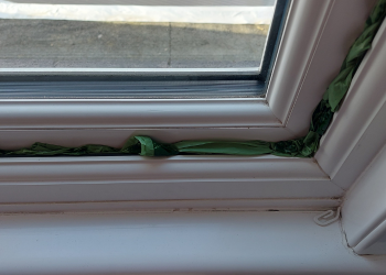 same day replacing window hinges in London