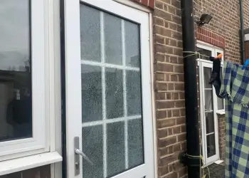 Emergency window repair in London for shattered glass