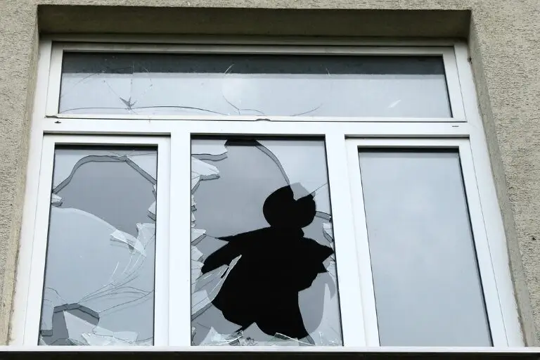 Broken double glazed window repair service in London